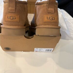 UGG classic mini II